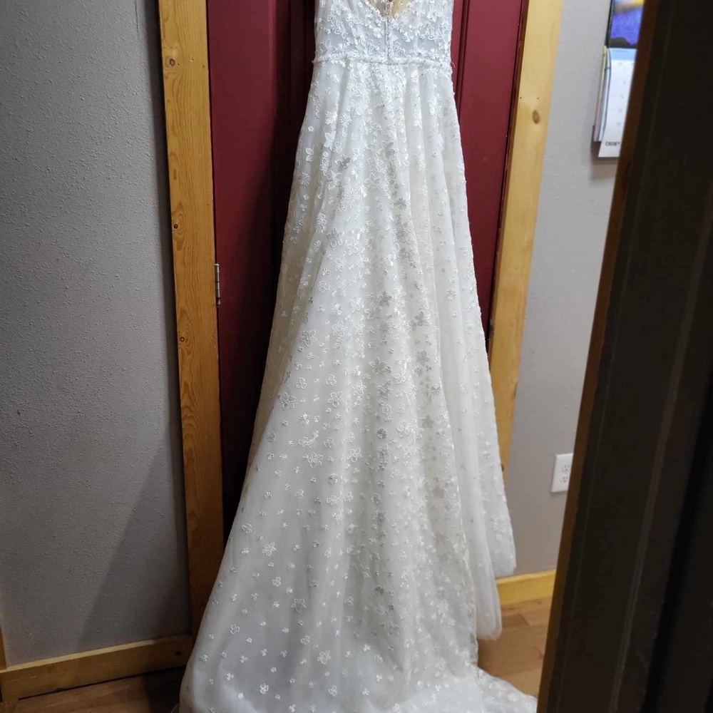 A line wedding dresss - Picture 2 of 7